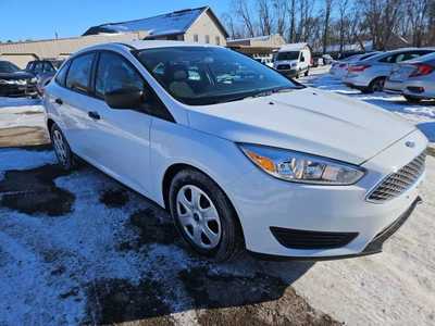 2015 Ford Focus, $9995. Photo 3