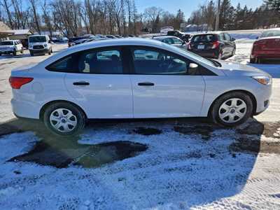 2015 Ford Focus, $9995. Photo 4