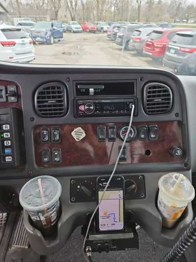 2005 Freightliner M106, $38500. Photo 12