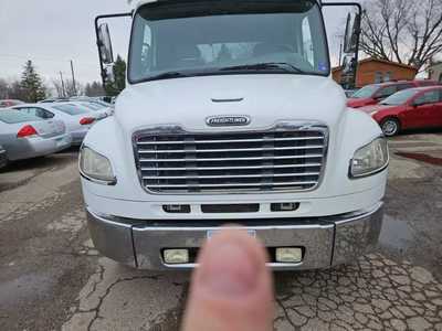 2005 Freightliner M106, $38500. Photo 2