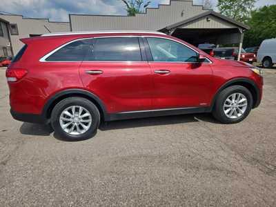 2017 Kia Sorento, $11900. Photo 4