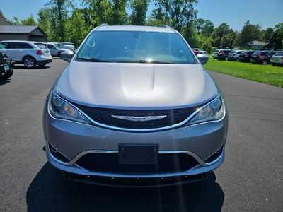 2018 Chrysler Pacifica, $22900. Photo 2