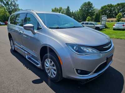 2018 Chrysler Pacifica, $22900. Photo 3