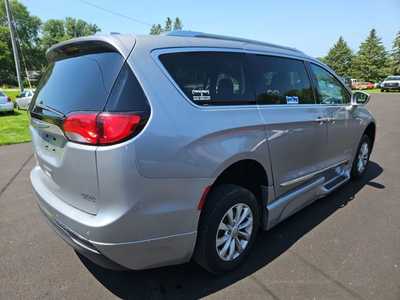 2018 Chrysler Pacifica, $22900. Photo 5
