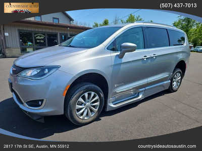 2018 Chrysler Pacifica, $22900. Photo 1