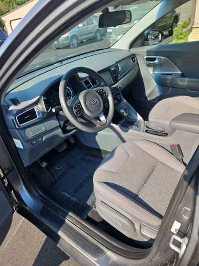 2017 Kia Niro Hybrid, $9995. Photo 11