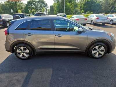 2017 Kia Niro Hybrid, $9995. Photo 4