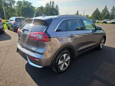 2017 Kia Niro Hybrid, $9995. Photo 5