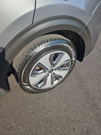 2017 Kia Niro Hybrid, $9995. Photo 9