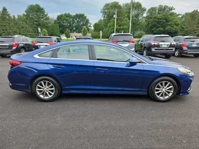 2018 Hyundai Sonata, $10900. Photo 4