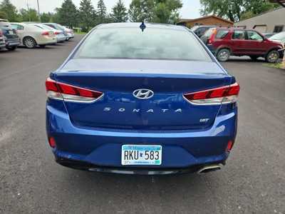2018 Hyundai Sonata, $10900. Photo 6