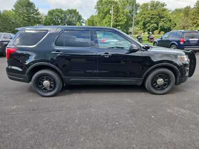2018 Ford Explorer, $10900. Photo 4