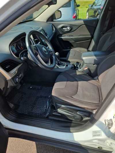 2016 Jeep Cherokee, $7995. Photo 12