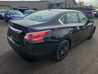 2015 Nissan Altima, $6995. Photo 4
