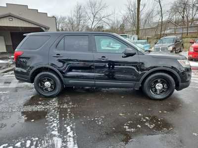2018 Ford Explorer, $12900. Photo 4