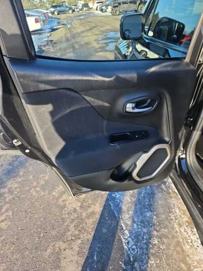 2016 Jeep Renegade, $8500. Photo 11