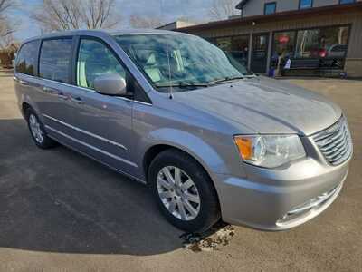 2015 Chrysler Town & Country, $9900. Photo 3
