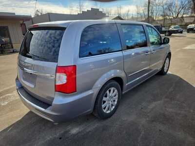 2015 Chrysler Town & Country, $9900. Photo 5