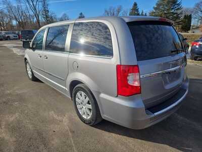 2015 Chrysler Town & Country, $9900. Photo 7