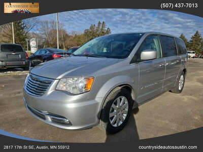 2015 Chrysler Town & Country, $9900. Photo 1