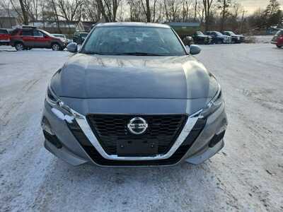 2019 Nissan Altima, $9995. Photo 2