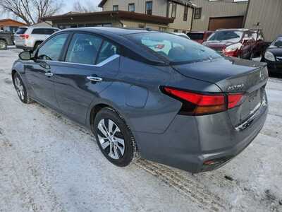 2019 Nissan Altima, $9995. Photo 7