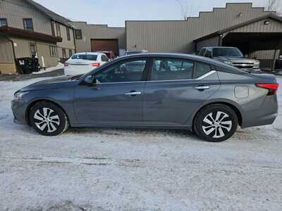 2019 Nissan Altima, $9995. Photo 8