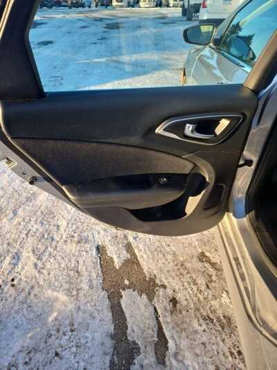 2016 Chrysler 200, $8995. Photo 10