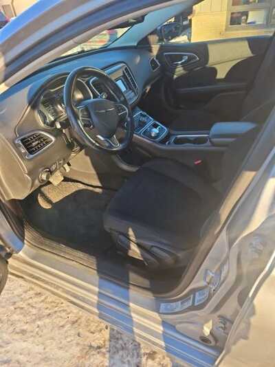 2016 Chrysler 200, $8995. Photo 11