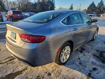 2016 Chrysler 200, $8995. Photo 4