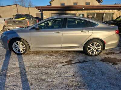 2016 Chrysler 200, $8995. Photo 7