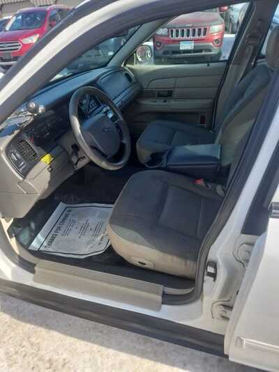 2011 Ford Crown Victoria, $4995. Photo 11