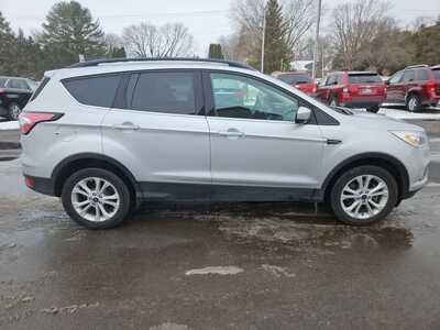 2018 Ford Escape, $10900. Photo 4
