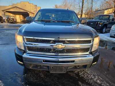 2011 Chevrolet 1500 Crew Cab, $8995. Photo 2