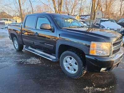2011 Chevrolet 1500 Crew Cab, $8995. Photo 3
