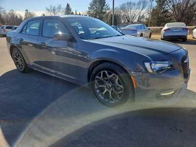 2018 Chrysler 300, $15900. Photo 3