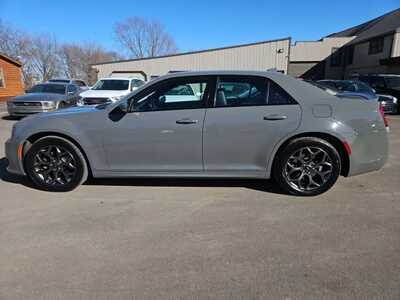 2018 Chrysler 300, $15900. Photo 8
