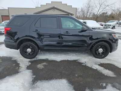 2018 Ford Explorer, $10900. Photo 4