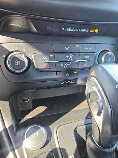 2015 Ford Focus, $4500. Photo 12