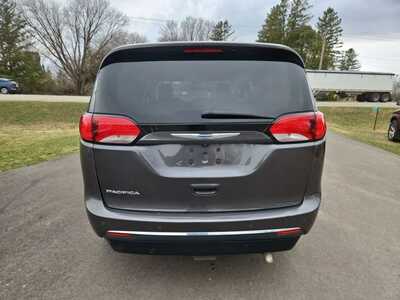 2018 Chrysler Pacifica, $25900. Photo 6