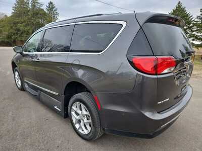 2018 Chrysler Pacifica, $25900. Photo 7