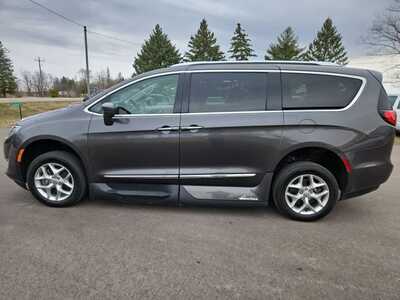 2018 Chrysler Pacifica, $25900. Photo 8