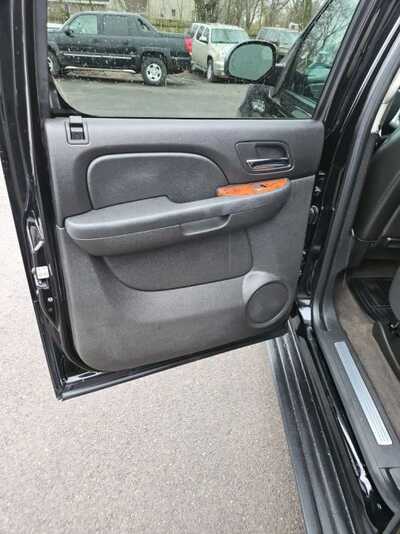 2012 Chevrolet Avalanche, $10900. Photo 11