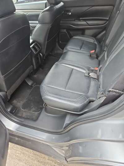 2020 Mitsubishi Outlander, $10900. Photo 10