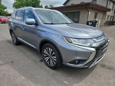 2020 Mitsubishi Outlander, $10900. Photo 3