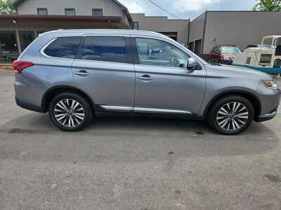 2020 Mitsubishi Outlander, $10900. Photo 4
