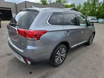 2020 Mitsubishi Outlander, $10900. Photo 5