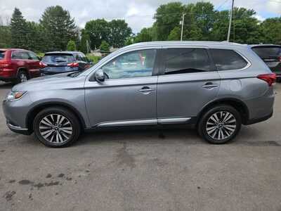 2020 Mitsubishi Outlander, $10900. Photo 8