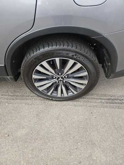 2020 Mitsubishi Outlander, $10900. Photo 9