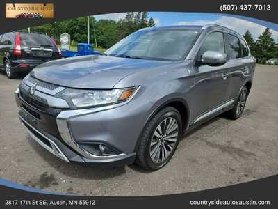 2020 Mitsubishi Outlander, $10900. Photo 1